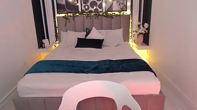 OliviaMills  online show from 04-09-26, 08:09