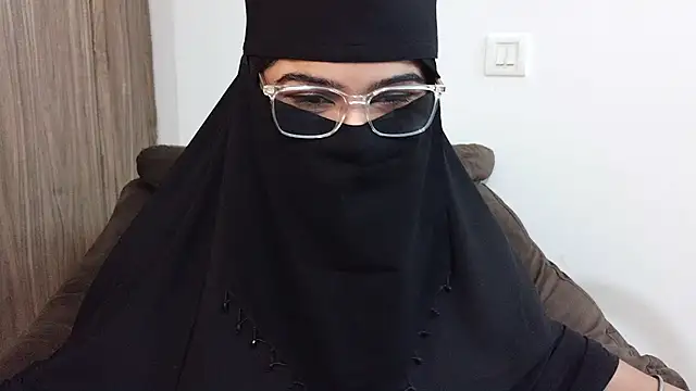 Snapshot of karandeep_kaur_isback chatting on 03-27-26, 01:34 karandeep kaur isback online show from 03-27-26, 01:34