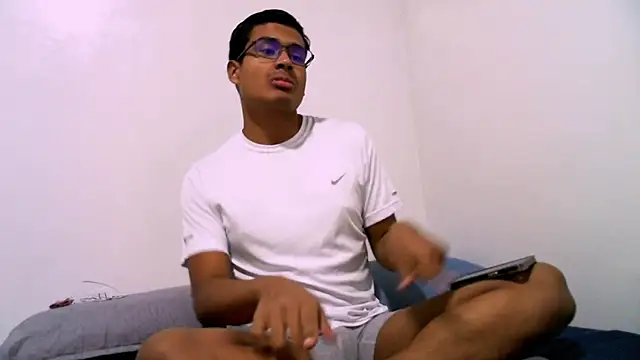 Snapshot of ThiagoVega_ chatting on 04-19-26, 03:29 ThiagoVega online show from 04-19-26, 03:29