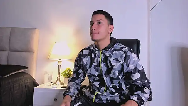Chriss Diamond online show from 06-23-26, 07:56