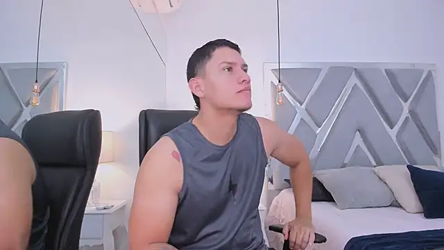Chriss Diamond online show from 04-15-26, 08:09