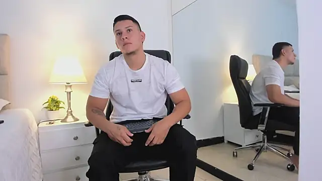 Chriss Diamond online show from 05-06-26, 08:24