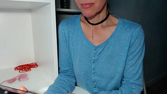 LadyL2026 online show from 05-18-26, 06:18