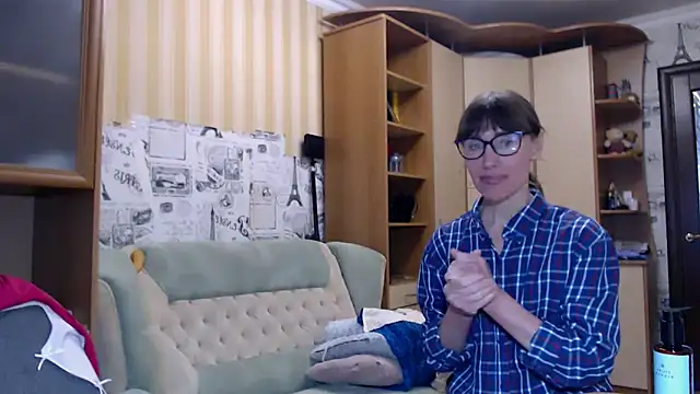 LadyL2026 online show from 04-11-26, 01:37