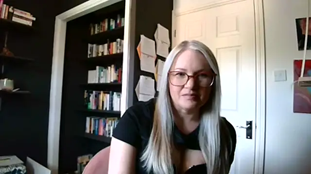 Snapshot of EmberSinn chatting on 04-28-26, 10:52 EmberSinn online show from 04-28-26, 10:52