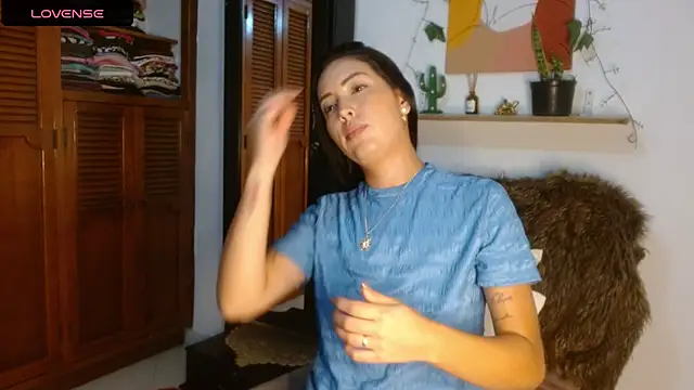 Snapshot of ivanna_dl chatting on 05-23-26, 01:04 ivanna dl online show from 05-23-26, 01:04