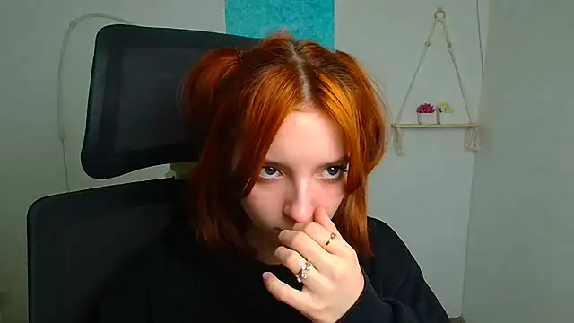 Snapshot of Butterfly_Milly chatting on 04-15-26, 11:49 Butterfly Milly online show from 04-15-26, 11:49