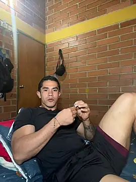 Snapshot of Noe_Blake chatting on 04-16-26, 03:07 Noe Blake online show from 04-16-26, 03:07