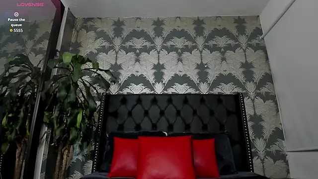 Snapshot of Pamela_di_angelo chatting on 04-25-26, 10:29 Pamela di angelo online show from 04-25-26, 10:29