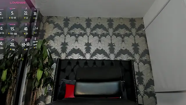 Snapshot of Pamela_di_angelo chatting on 05-27-26, 10:39 Pamela di angelo online show from 05-27-26, 10:39