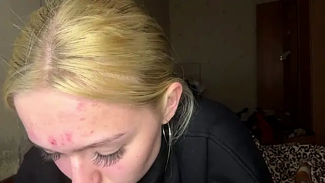 Snapshot of Sophia_Blonde chatting on 04-28-26, 03:38 Sophia Blonde online show from 04-28-26, 03:38
