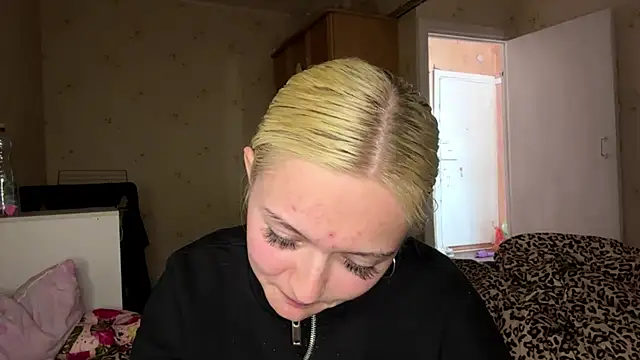 Snapshot of Sophia_Blonde chatting on 05-04-26, 03:59 Sophia Blonde online show from 05-04-26, 03:59