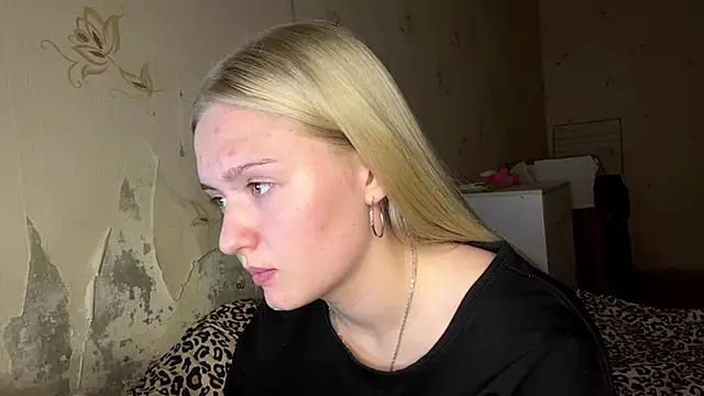 Snapshot of Sophia_Blonde chatting on 04-15-26, 03:38 Sophia Blonde online show from 04-15-26, 03:38