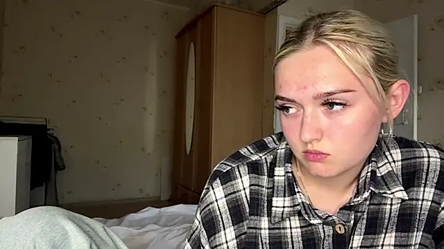 Snapshot of Sophia_Blonde chatting on 06-04-26, 03:17 Sophia Blonde online show from 06-04-26, 03:17