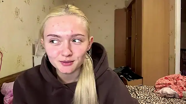 Snapshot of Sophia_Blonde chatting on 04-10-26, 03:19 Sophia Blonde online show from 04-10-26, 03:19