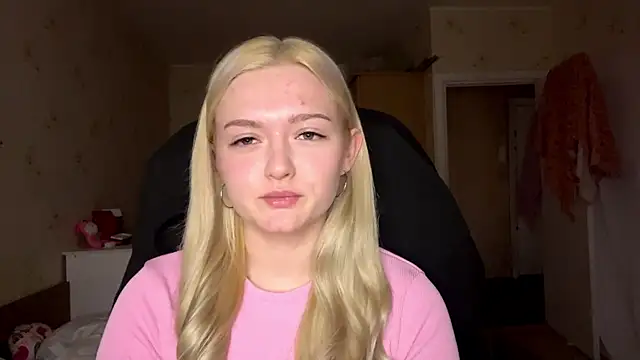 Snapshot of Sophia_Blonde chatting on 04-02-26, 01:46 Sophia Blonde online show from 04-02-26, 01:46