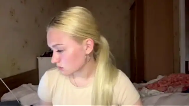 Snapshot of Sophia_Blonde chatting on 05-19-26, 03:41 Sophia Blonde online show from 05-19-26, 03:41