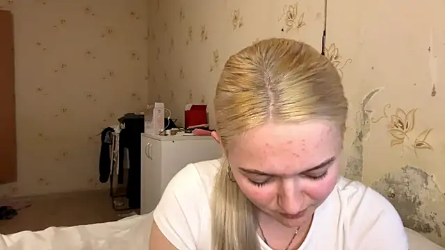 Snapshot of Sophia_Blonde chatting on 04-05-26, 04:35 Sophia Blonde online show from 04-05-26, 04:35