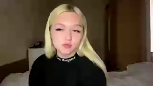Snapshot of Sophia_Blonde chatting on 05-21-26, 06:16 Sophia Blonde online show from 05-21-26, 06:16