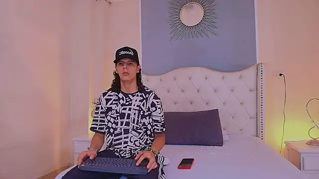Abravanel Sefardi online show from 06-18-26, 10:37