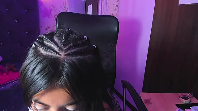 Snapshot of CharlotePetite_ chatting on 06-06-26, 06:57 CharlotePetite online show from 06-06-26, 06:57