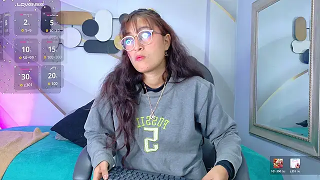 Snapshot of Fenixx_19 chatting on 05-21-26, 11:40 Fenixx 19 online show from 05-21-26, 11:40