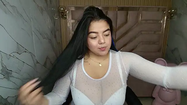 Snapshot of luna__r_ chatting on 05-05-26, 07:39 luna r online show from 05-05-26, 07:39