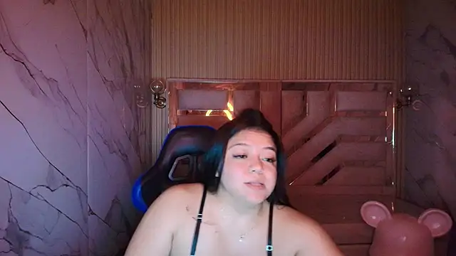Snapshot of luna__r_ chatting on 05-09-26, 03:21 luna r online show from 05-09-26, 03:21