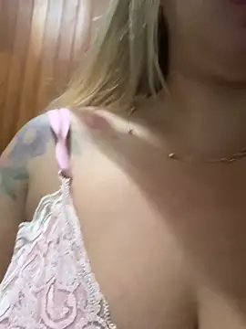 Jujuloiragostosa online show from 03-25-26, 06:02