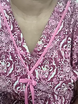 Snapshot of HeartlessGirl chatting on 05-15-26, 03:32 HeartlessGirl online show from 05-15-26, 03:32