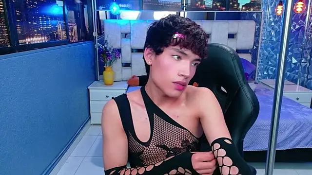 Snapshot of IsaacNovaa chatting on 04-21-26, 08:04 IsaacNovaa online show from 04-21-26, 08:04