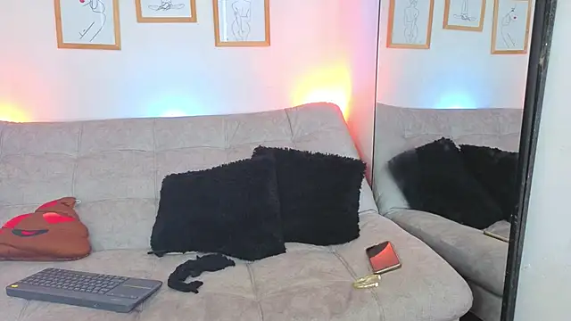 CharlotteCopper  online show from 04-12-26, 10:18