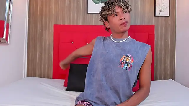 Henrikvermillion online show from 03-26-26, 02:21