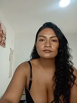 Snapshot of moon__issa chatting on 07-06-26, 02:07 moon issa online show from 07-06-26, 02:07