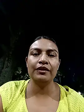Snapshot of moon__issa chatting on 06-12-26, 02:09 moon issa online show from 06-12-26, 02:09