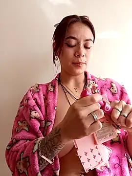 AuroraaMoonn online show from 04-07-26, 01:02