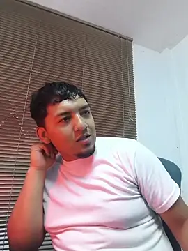 Snapshot of Itsdavidxxx chatting on 04-18-26, 11:49 Itsdavidxxx online show from 04-18-26, 11:49