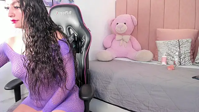 Snapshot of natalia_vela chatting on 06-17-26, 01:21 natalia vela online show from 06-17-26, 01:21