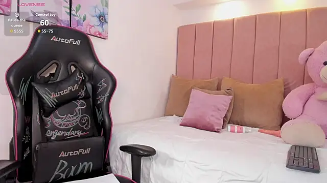 Snapshot of natalia_vela chatting on 06-03-26, 02:33 natalia vela online show from 06-03-26, 02:33