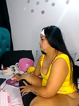 Snapshot of antonelamistresxxx chatting on 06-12-26, 12:41 antonelamistresxxx online show from 06-12-26, 12:41