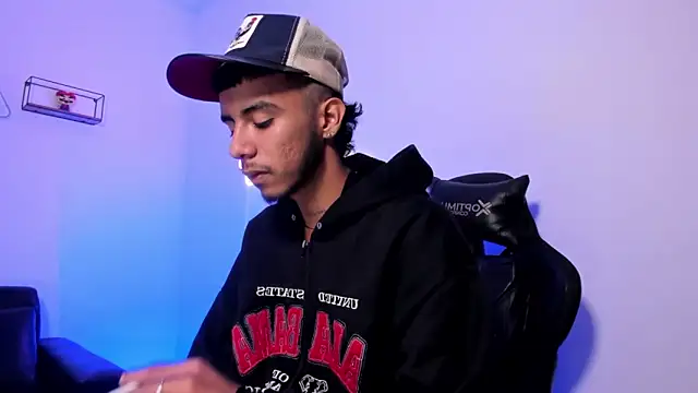 Snapshot of Red_4KT chatting on 03-25-26, 09:46 Red 4KT online show from 03-25-26, 09:46