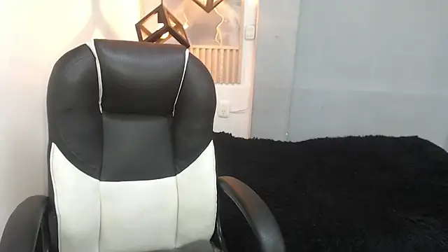 Snapshot of naty_18 chatting on 05-27-26, 08:49 naty 18 online show from 05-27-26, 08:49
