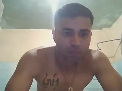 User 02  online show from 06-19-26, 01:00