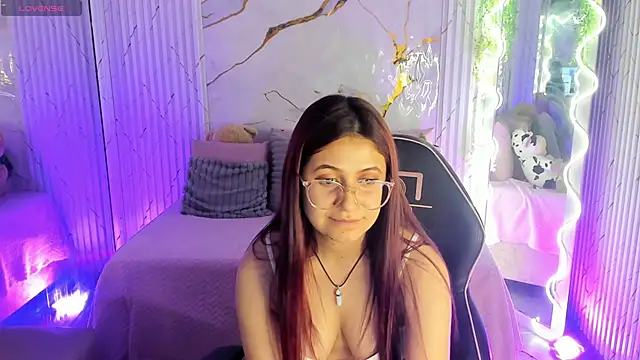 Snapshot of Tiiana_tay chatting on 05-25-26, 03:11 Tiiana tay online show from 05-25-26, 03:11