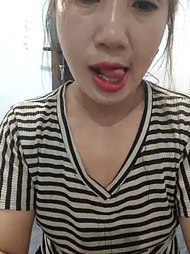 Snapshot of xinhxinh-cute chatting on 04-07-26, 02:08 xinhxinh-cute online show from 04-07-26, 02:08