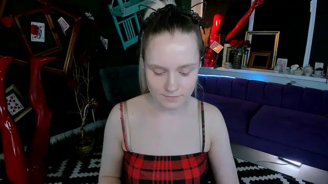 SherriButlers online show from 05-11-26, 04:04