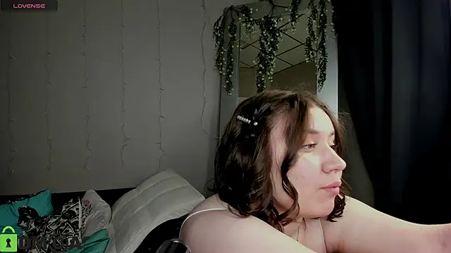 Maya Raay online show from 05-18-26, 01:06