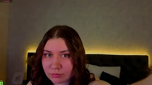 Maya Raay online show from 04-11-26, 01:13