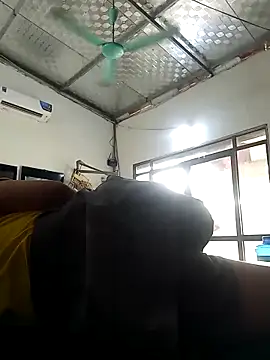     Singlemom     online show from 04-11-26, 07:38