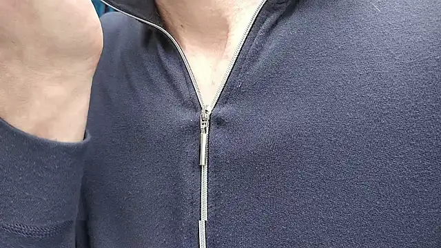 Snapshot of Luca_Sweet chatting on 03-25-26, 01:21 Luca Sweet online show from 03-25-26, 01:21